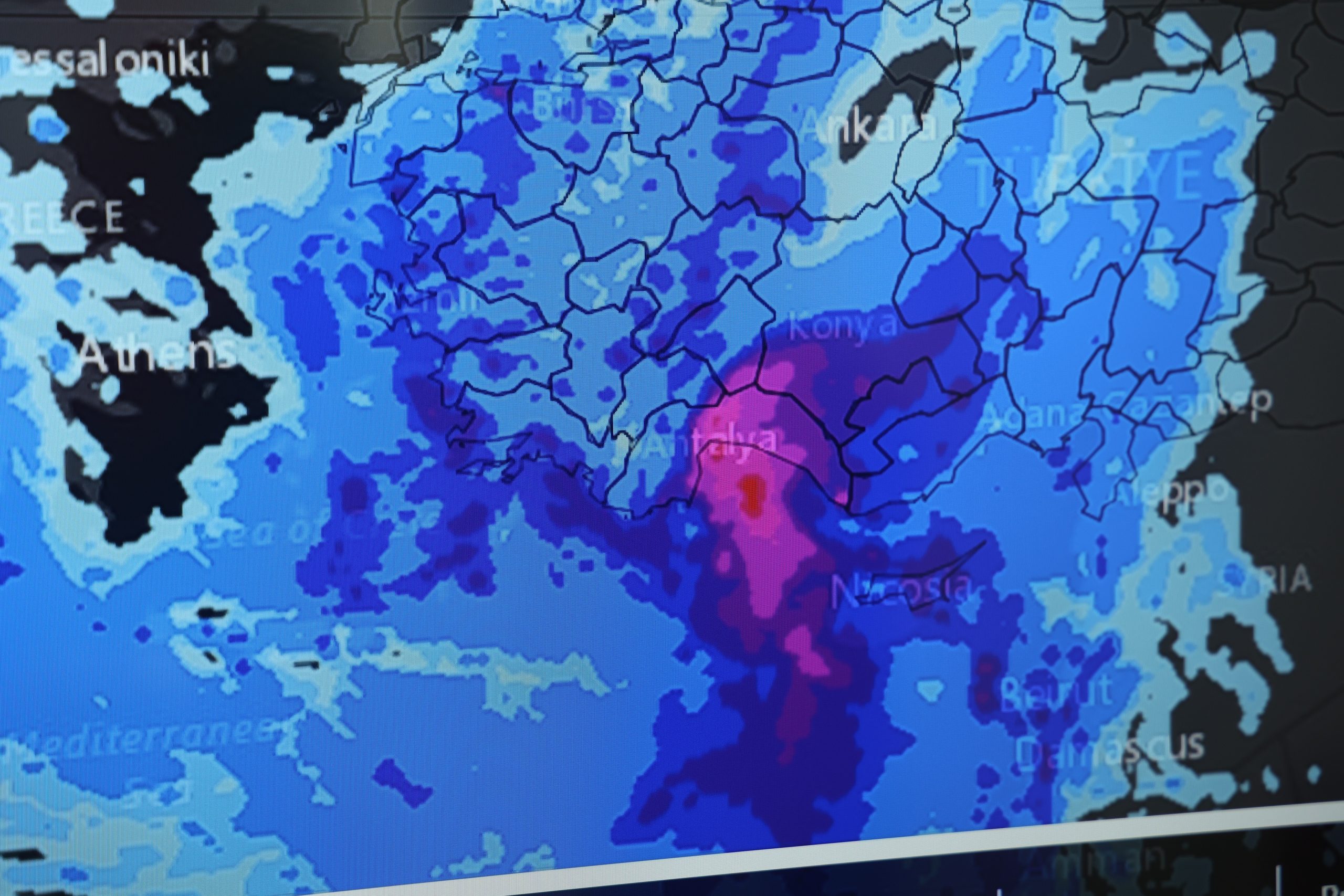 Meteoroloji uzmanı Hayati Alkan, Cumartesi günü Afyonkarahisar ve çevresinde yağışların