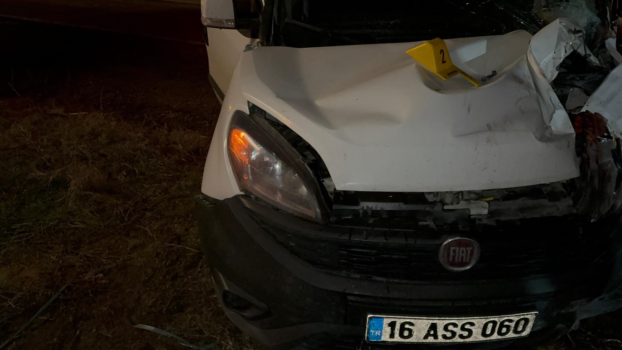 Afyonkarahisar’ın Bolvadin ilçesinde, arıza yapan aracının başında bekleyen Güven A.,