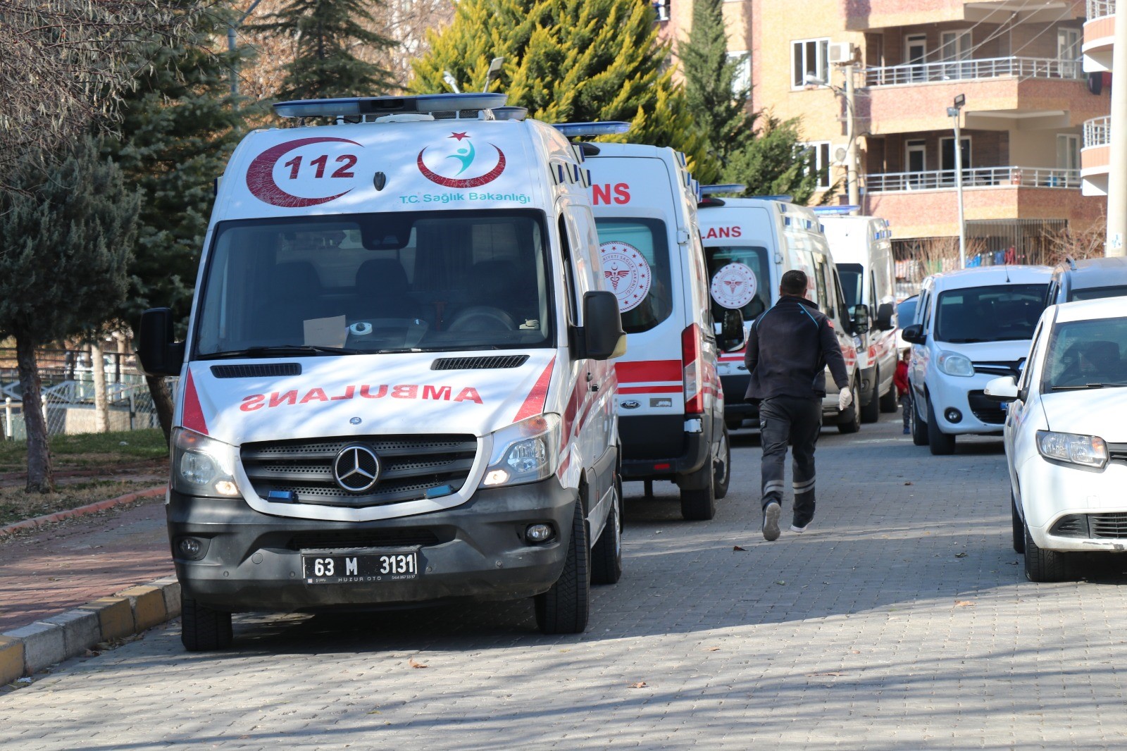 Şanlıurfa'da cinnet getiren 35 yaşındaki kadın, 14 ile 8 yaşındaki