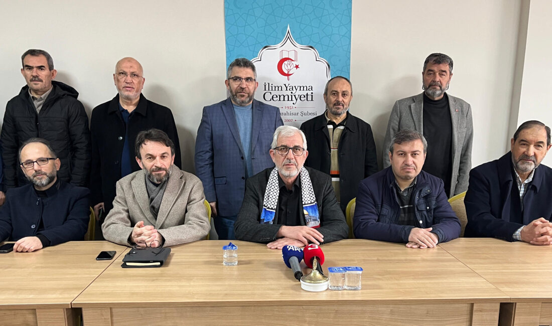 “Alkol kötülüklerin anasıdır” Afyonkarahisar Milli İrade Platformu tarafından basın toplantısı yapıldı. Kameralar karşısına