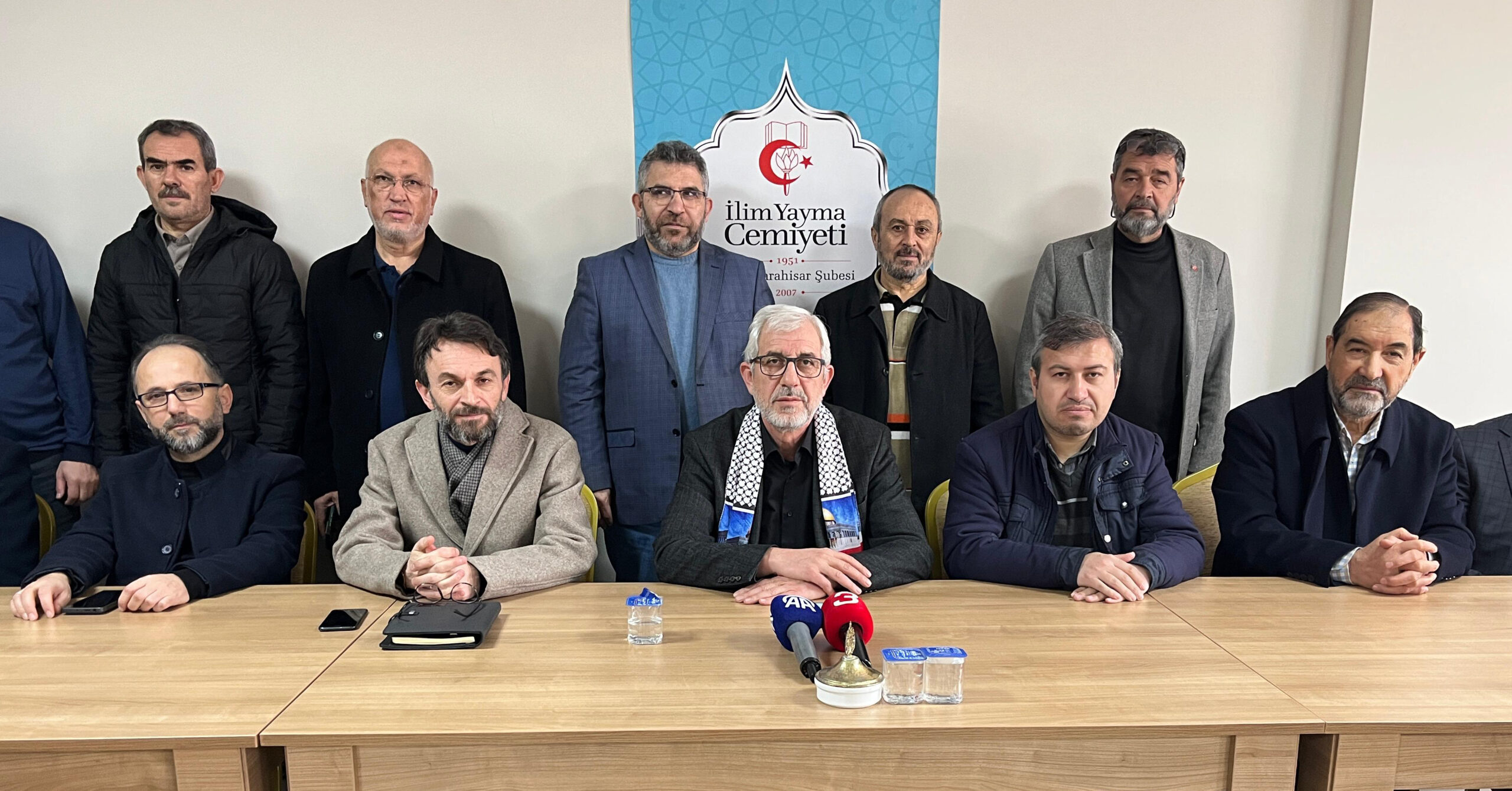 Afyonkarahisar Milli İrade Platformu tarafından basın toplantısı yapıldı. Kameralar karşısına