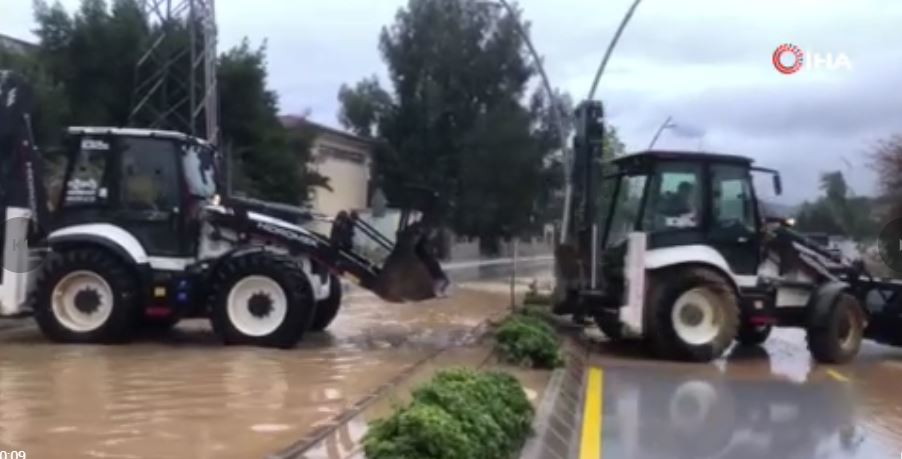 Muğla’nın Datça ilçesinde etkili olan sağanak yağış sonrası Reşadiye Mahallesi