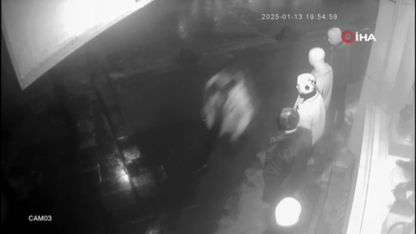 İstanbul Küçükçekmece’de polis ekiplerinden kaçmaya çalışan bir grup yabancı uyruklu