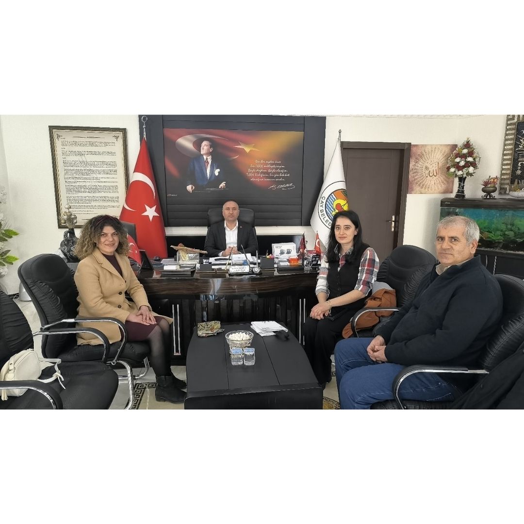 Akkonak Şehit Gökhan Şengül Ortaokulu öğretmenlerinden Ceren Kuzu ve Yeşim