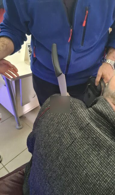 Bursa’da Somali uyruklu bir kadın tarafından bıçak saplanan doktor Hakkı