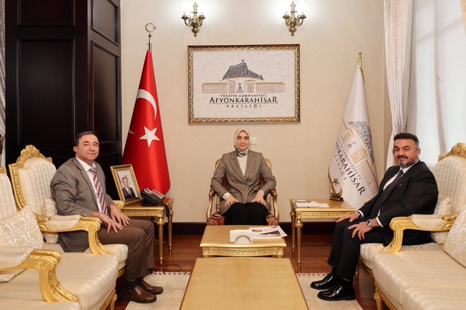 Afyonkarahisar Valisi Doç. Dr. Kübra Güran Yiğitbaşı’nı makamında, Vali Yardımcısı