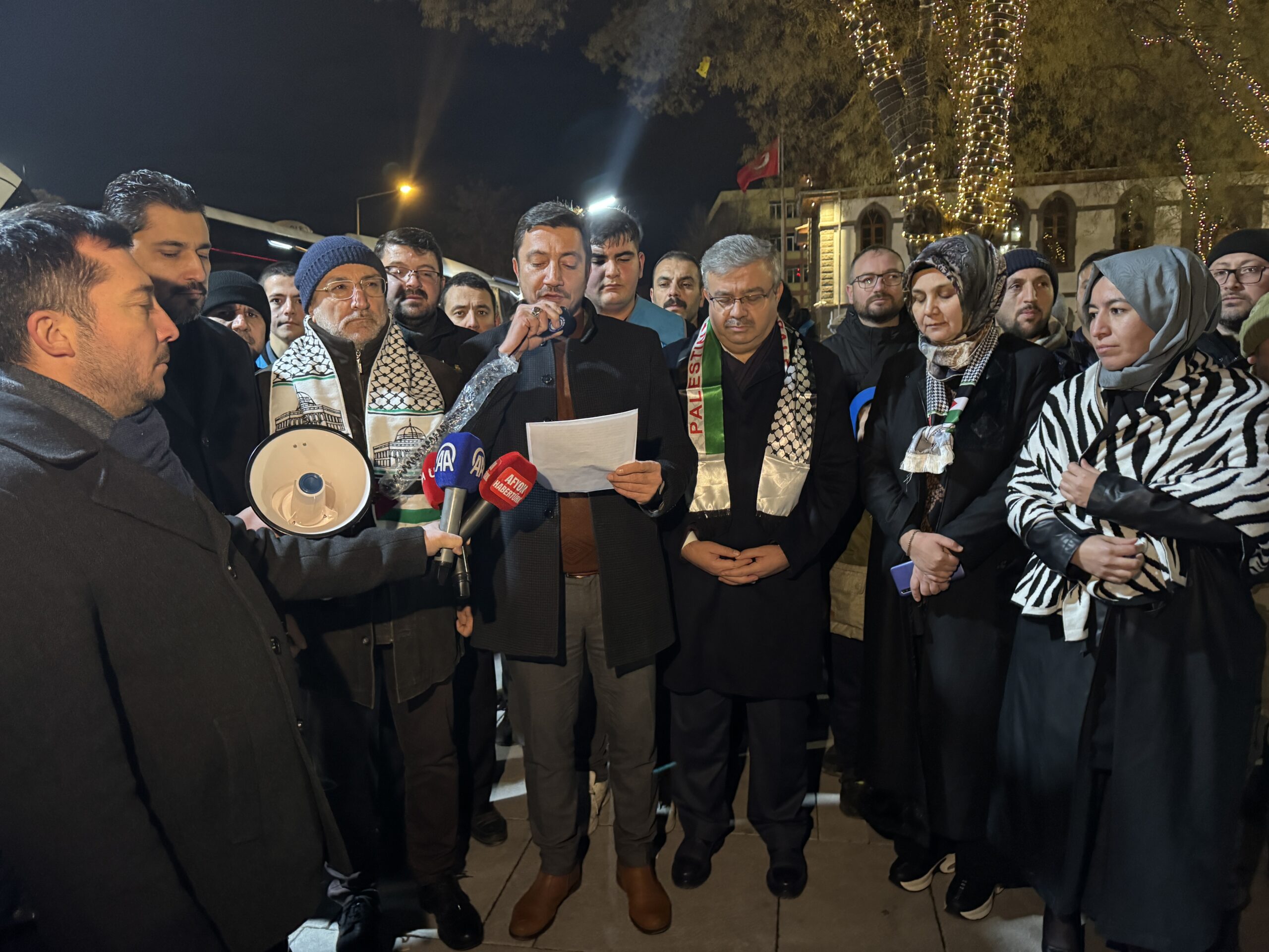İstanbul’da Milli İrade Platformu çatısı altında bir araya gelen sivil