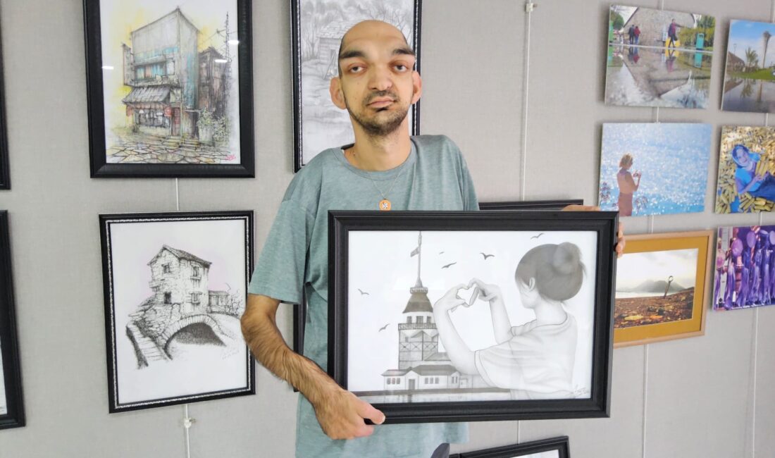 Antalya’da yaşayan doğuştan işitme engelli ressam ve fotoğrafçı Alper, tarihi