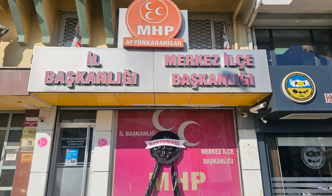Afyonkarahisar’da Şehit Ailelerinden ve Gazilerden MHP İl Başkanlığına Siyah Çelenk