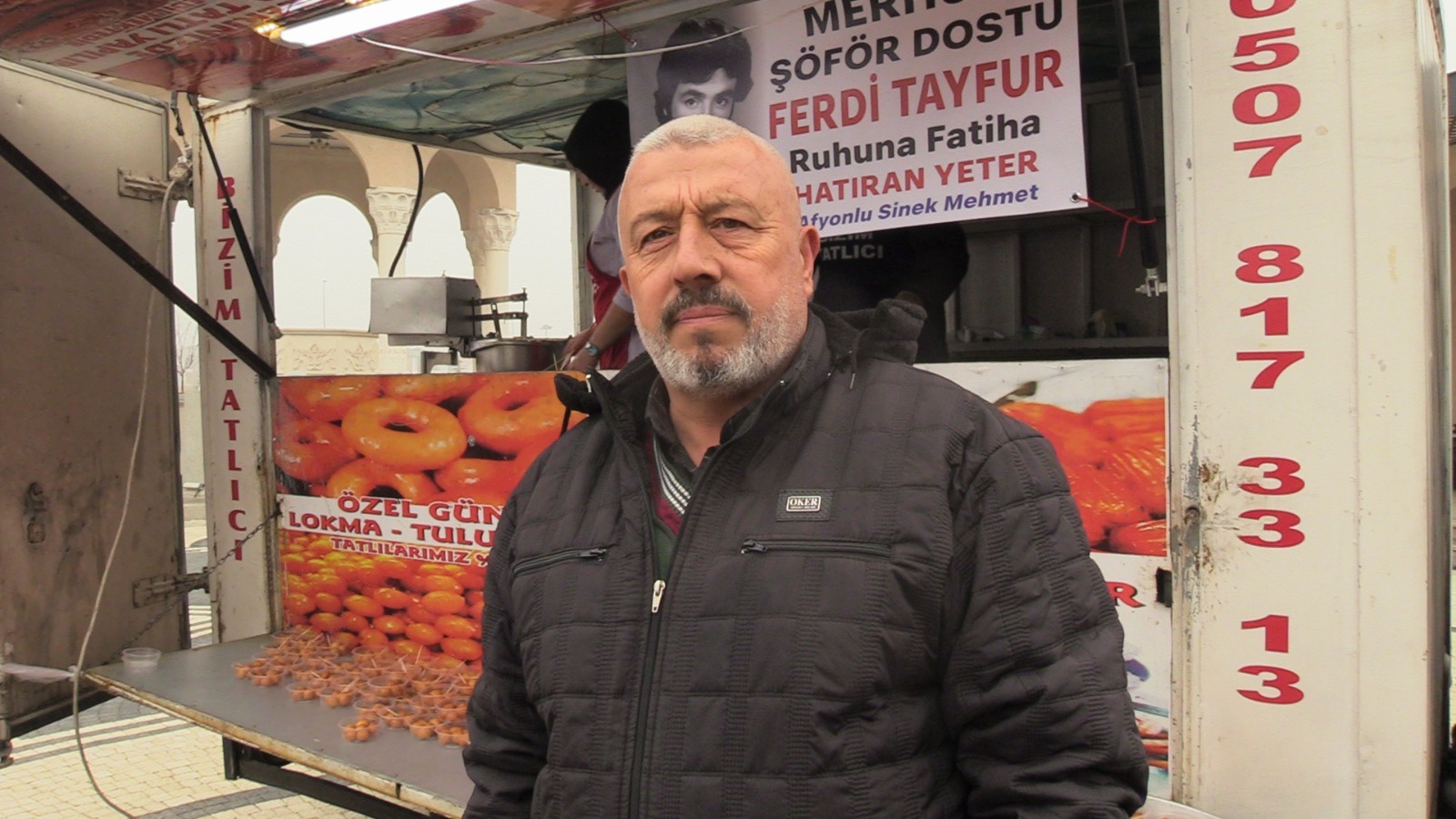 Afyonkarahisar’da bir vatandaş, geçtiğimiz günlerde hayatını kaybeden sanatçı Ferdi Tayfur