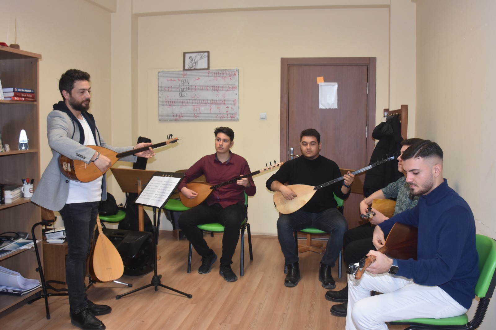 Afyon Kocatepe Üniversitesi (AKÜ) Devlet Konservatuvarı öğrencisi Cezmi Armağan Kırlı,