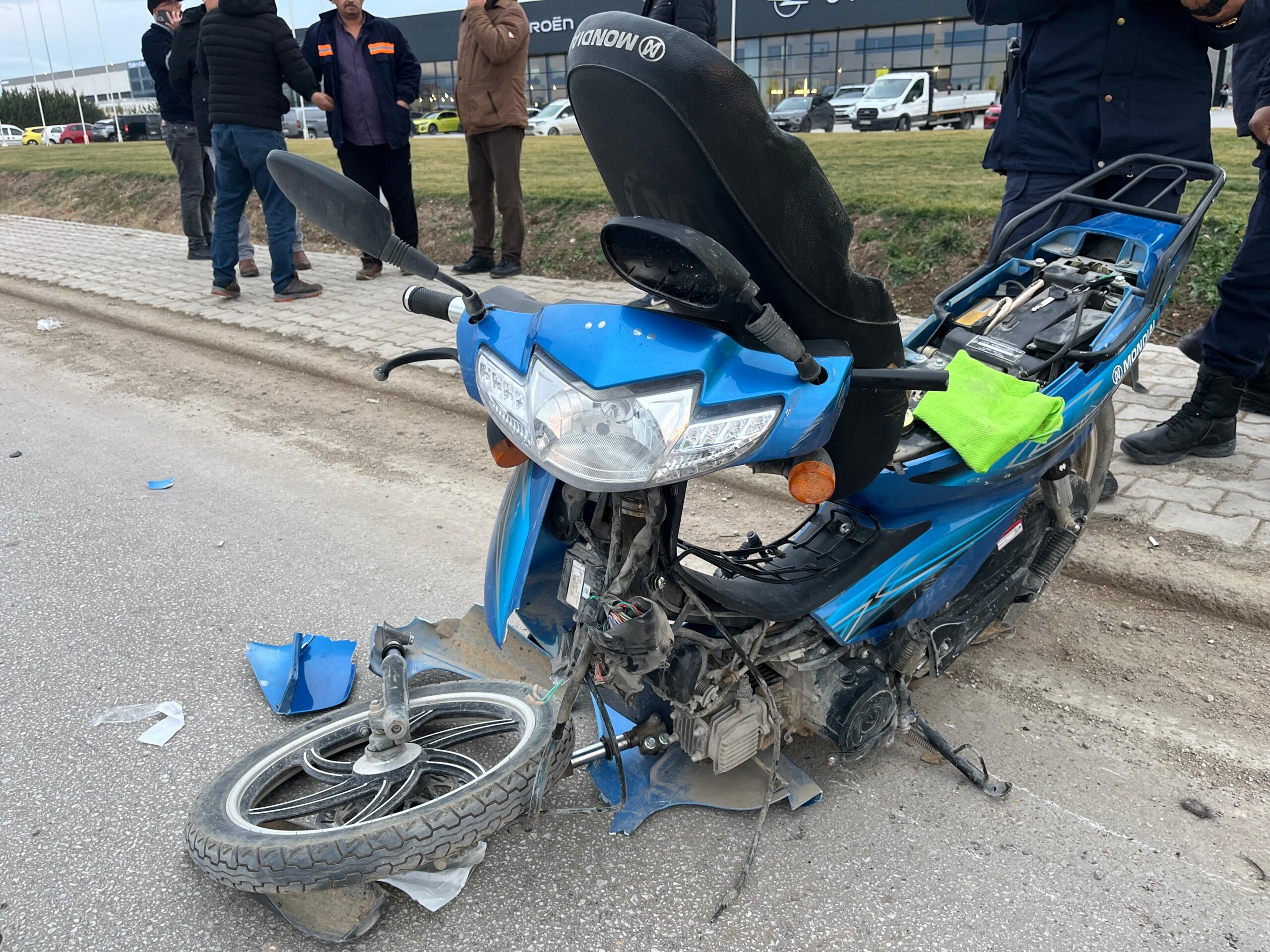 Afyonkarahisar- Ankara yolu üzerindeki beşinci kilometrede, yan yoldan aniden çıkan