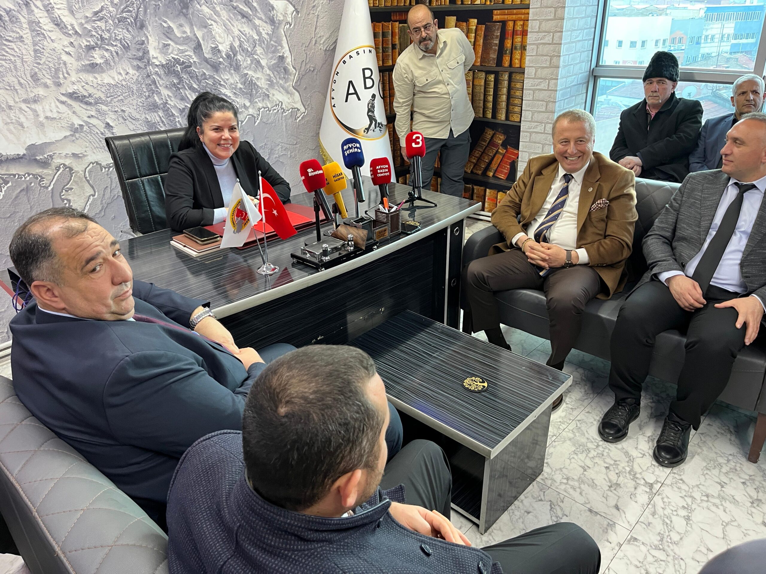 Afyonkarahisar’da bir dizi ziyaret gerçekleştiren İYİ Parti Genel Başkan Yardımcısı