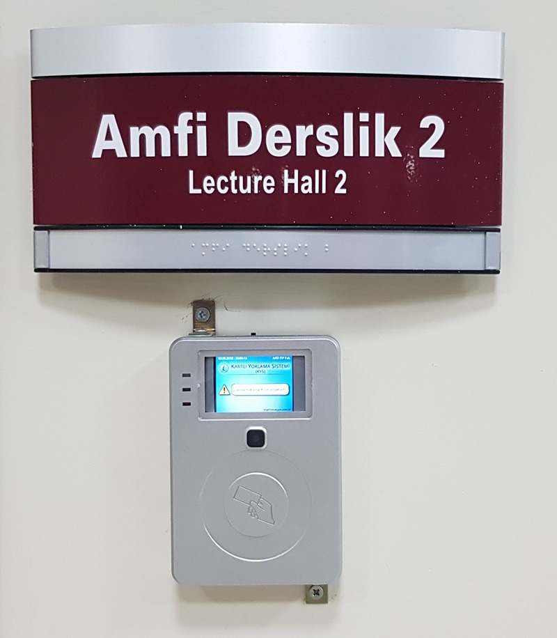 Afyon Kocatepe Üniversitesi'ndeki (AKÜ) Zafer Teknopark'ta bir firmanın geliştirdiği bilgisayar