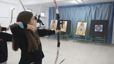 Afyonkarahisar’da faaliyet gösteren Maver Kemal Arsoy Ortaokulu, hem eğitimde hem