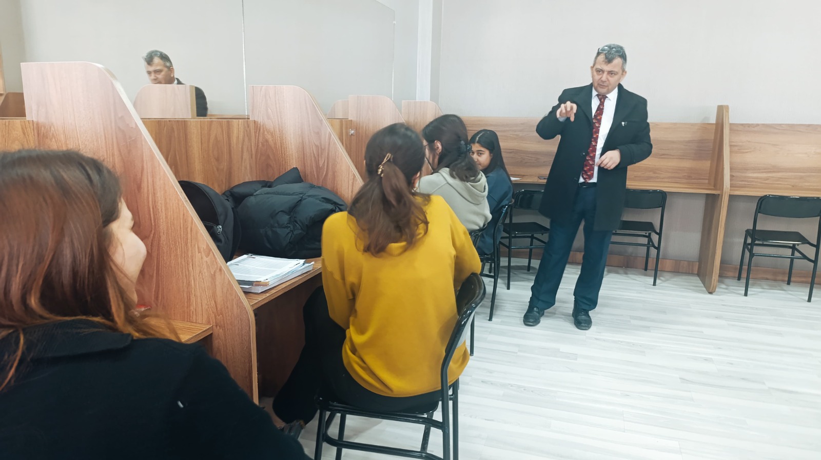 Emirdağ Belediyesi Gençlik Merkezi’nde, gençlerin eğitim süreçlerine destek olmak ve