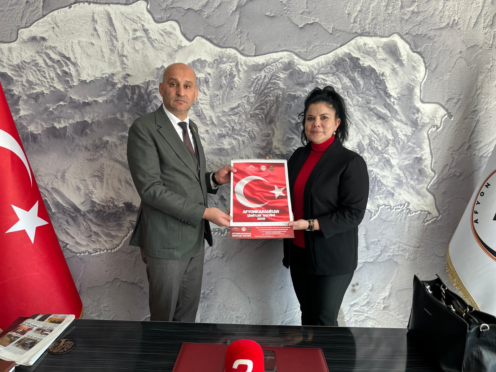 Afyon Basın Cemiyeti Yönetim Kurulu Başkanı Selcen Dilek Çöygün ve