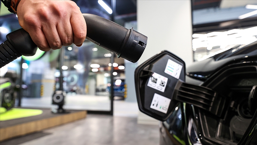 Geçen yılı rekorla geride bırakan elektrikli araç satışlarının 2025'te de