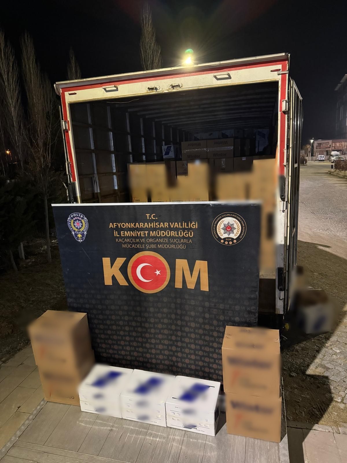 AFYONKARAHİSAR (AA) – Afyonkarahisar'da kamyonette 3 milyon 500 bin makaron