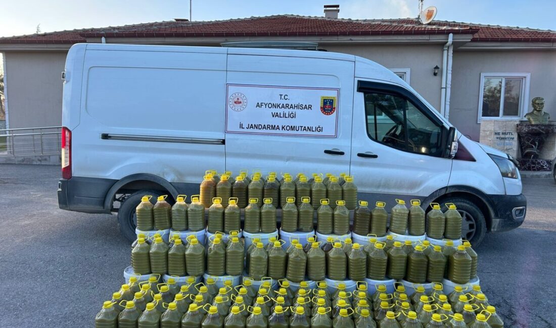 AFYONKARAHİSAR (AA) – Afyonkarahisar'da 980 tağşişli zeytinyağı ele geçirildi. İl