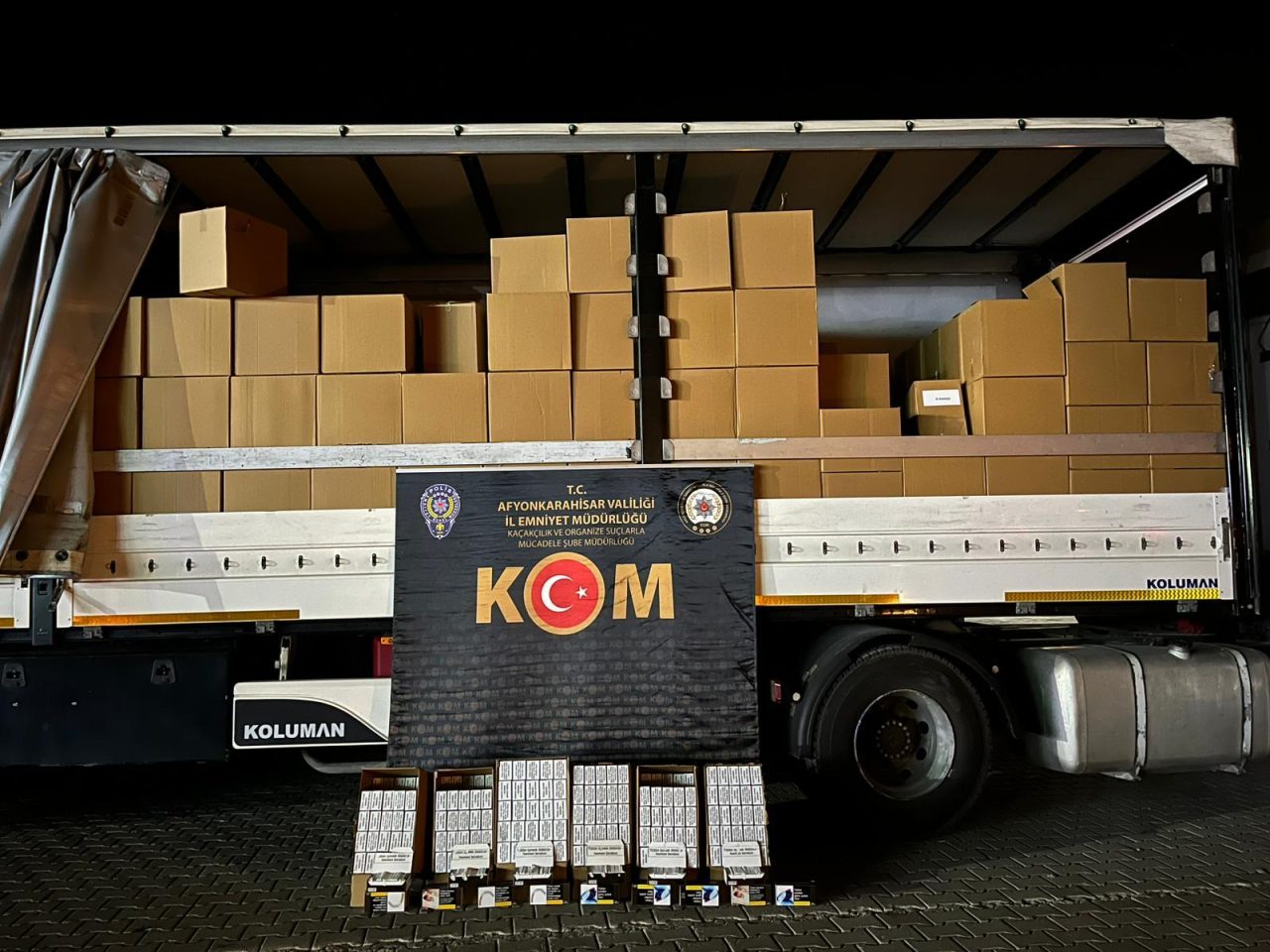 AFYONKARAHİSAR (AA) – Afyonkarahisar'da durdurulan tırda 6 milyon makaron (filtreli