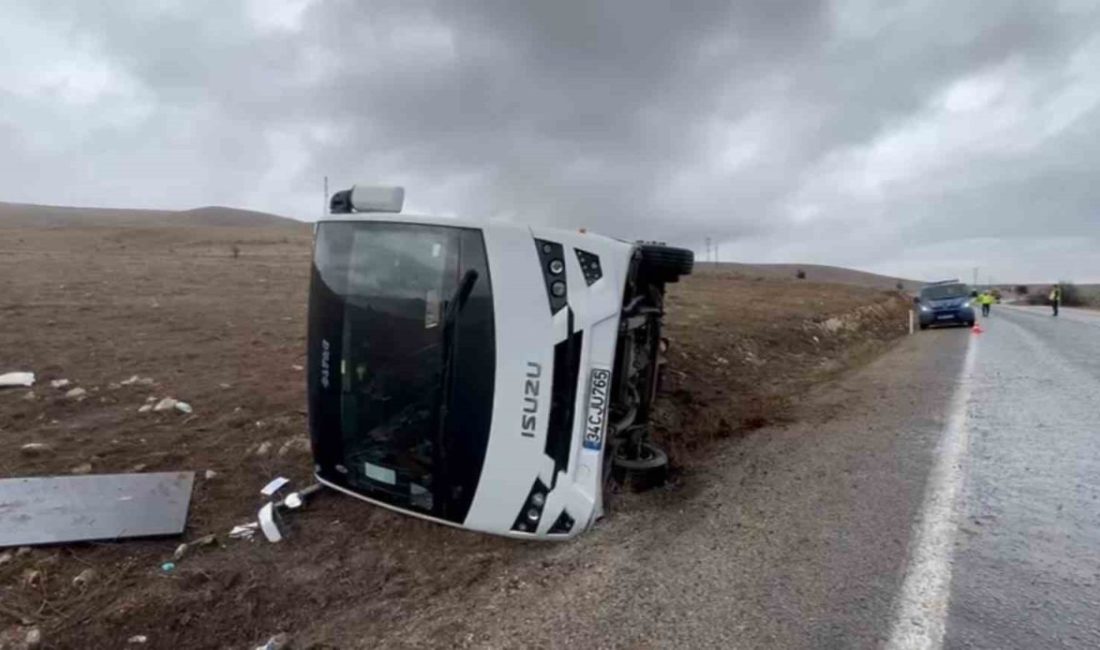 Afyonkarahisar’da devrilen tur otobüsündeki 3 Çinli turist hafif yaralandı.