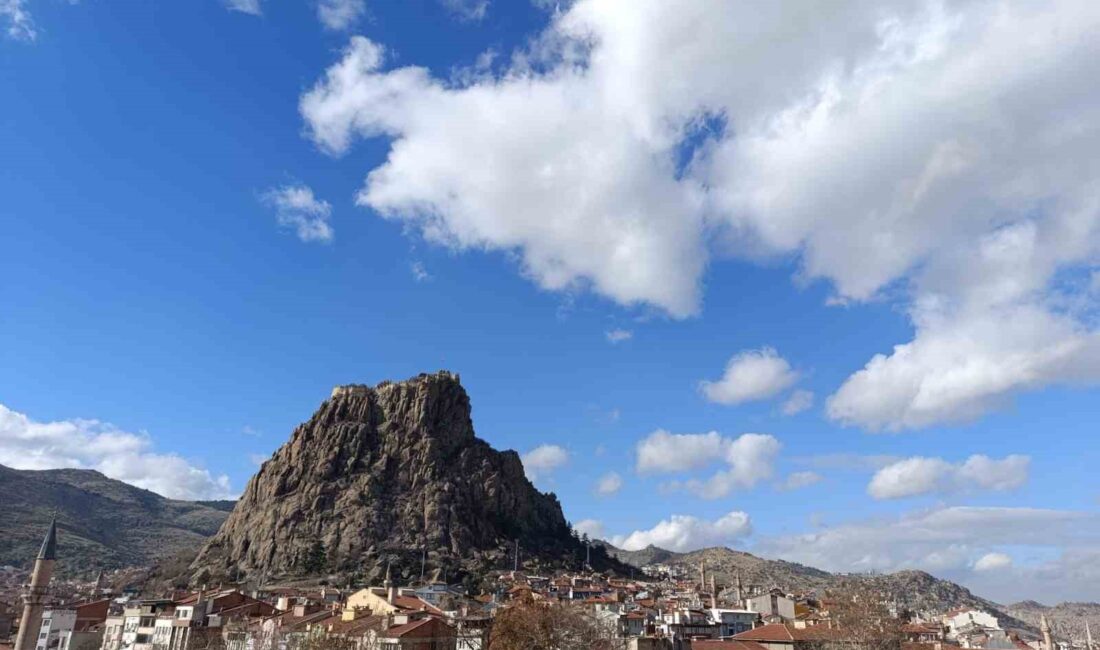 Afyonkarahisar’da hava durumu! Afyonkarahisar’da bu hafta hava durumu değişkenlik gösteriyor. Bugün, şehirde kapalı