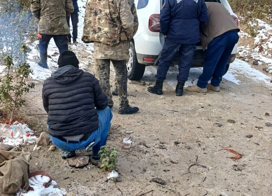 AFYONKARAHİSAR (AA) – Afyonkarahisar'ın İscehisar ilçesinde kaçak avcılık yapan 4