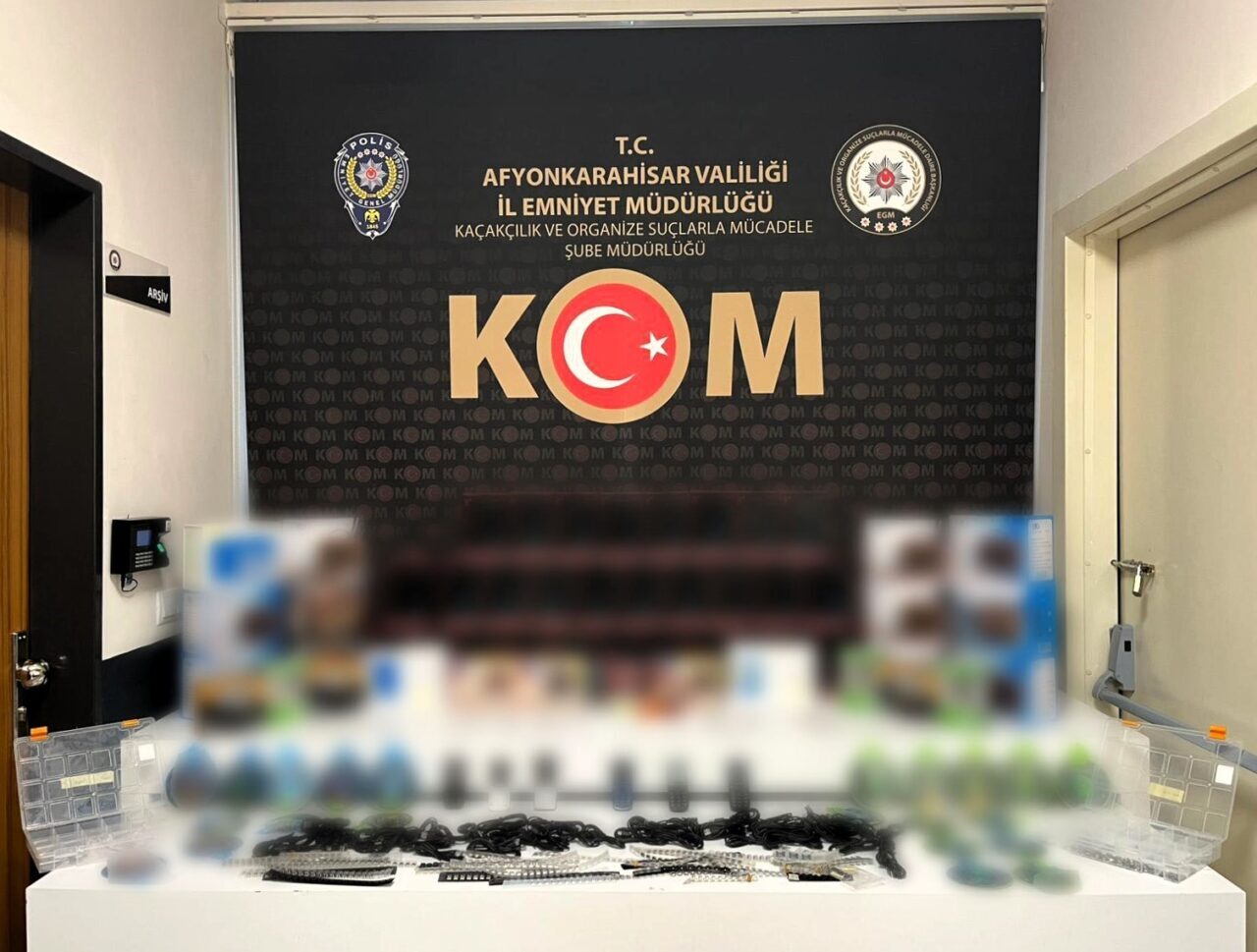 Afyonkarahisar İl Emniyet Müdürlüğü ekipleri kaçakçılıkla mücadele çerçevesinde yaptığı operasyonda