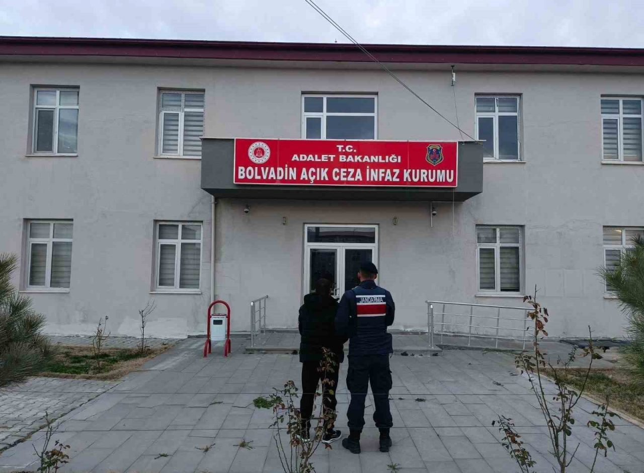 Çay ilçesinde haklarında hapis cezası bulunan 2 şahıs yakalanarak cezaevine