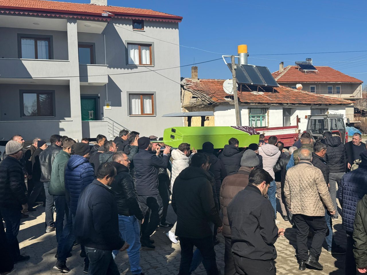 Afyonkarahisar’da oğlu tarafından pompalı tüfekle öldürüldüğü iddia edilen kadının cenazesi
