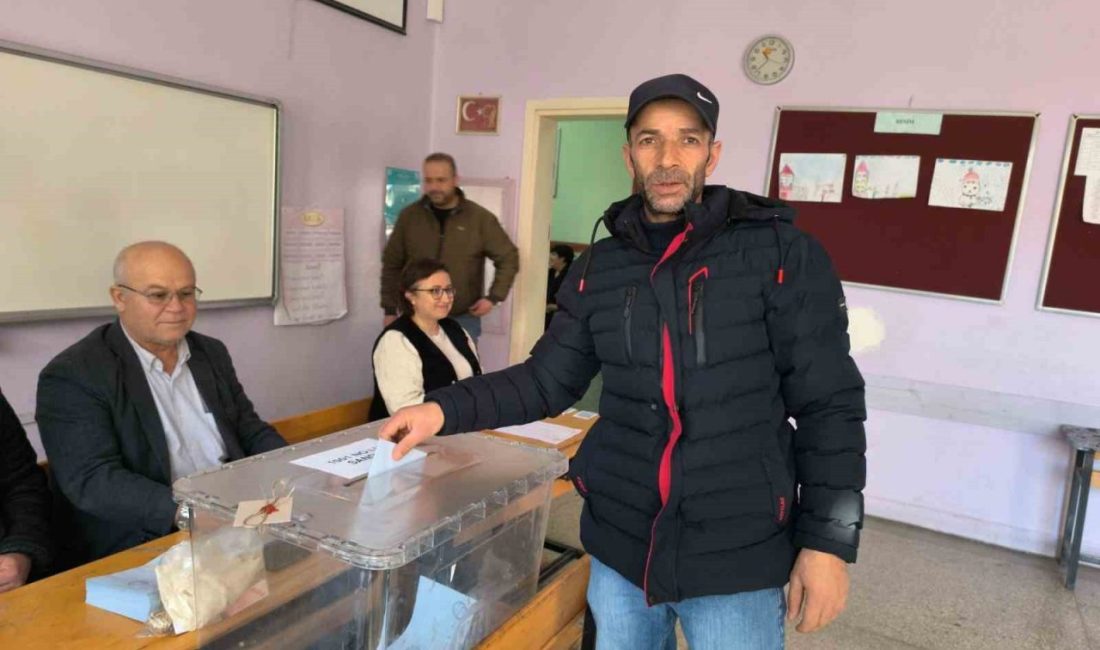 Afyonkarahisar’da seçim heyecanı Afyonkarahisar’da mahalle muhtarının kansere yenik düşerek yaşamını yitirdiği İplik Mahallesi’nin