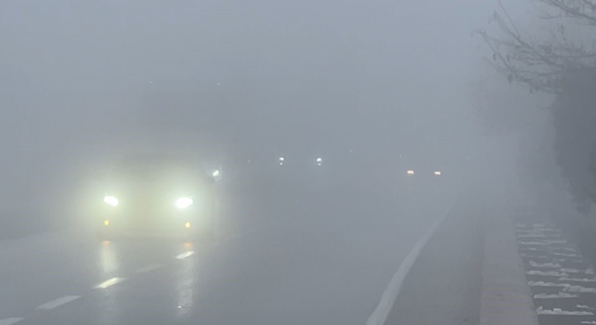 Afyonkarahisar’da meteorolojinin uyarıları sonrası dün akşam saatlerinde başlayan sis gün