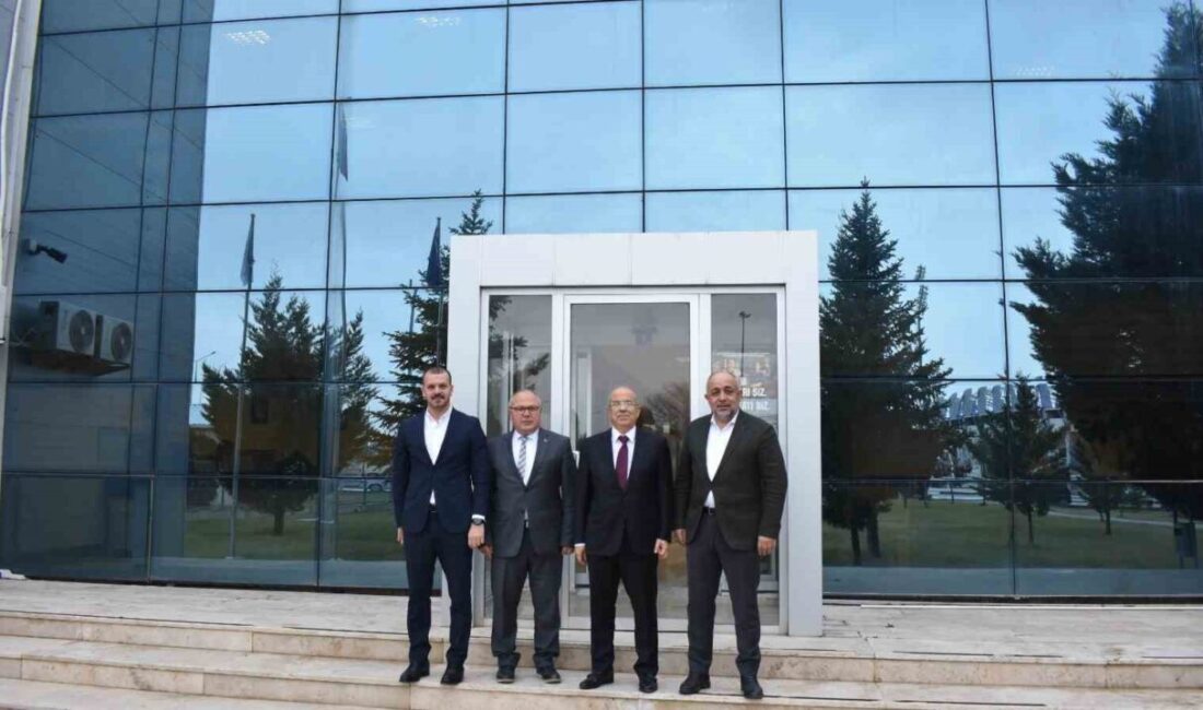 Atıcılık Federasyonu Başkanı Kocakaya Afyonkarahisar’da Türkiye Atıcılık Federasyonu Başkanı Murat Kocakaya, Afyonkarahisar Gençlik ve Spor