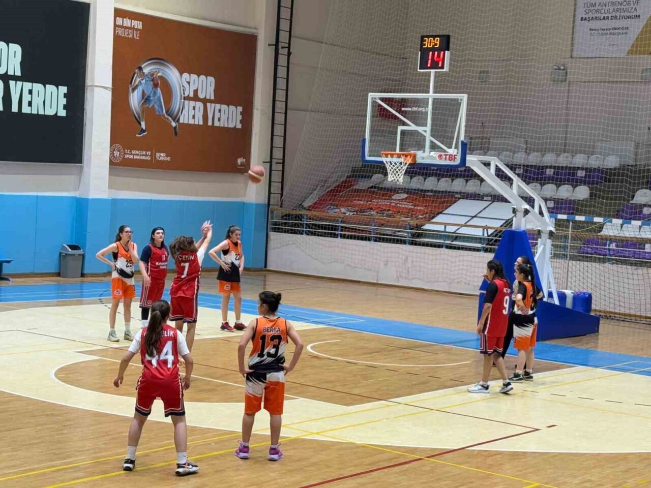 Afyonkarahisar’da spor dolu bir hafta yaşanırken, Basketbol U-16 Kulüp Kadınlar