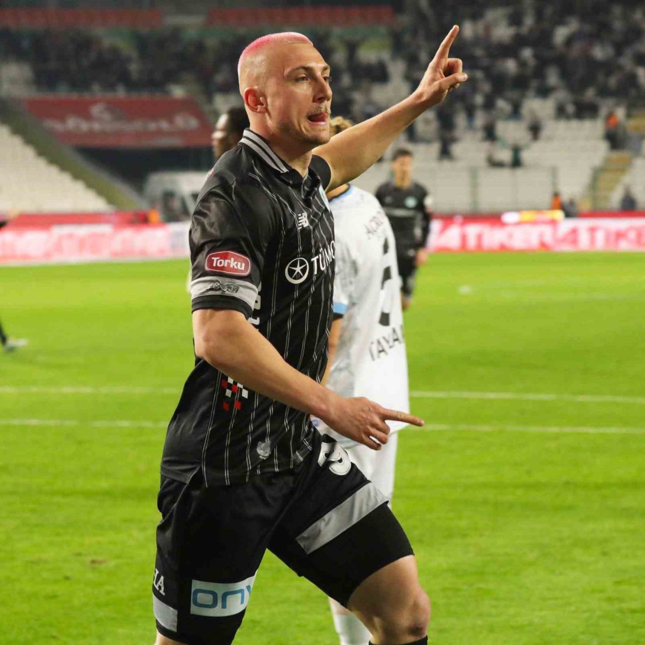 Konyaspor’un forvet oyuncusu Blaz Kramer, Bodrum FK mücadelesinde yeşil-beyazlı formayla