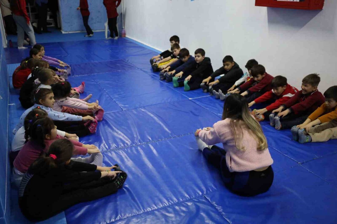 Afyonkarahisar Maver Kemal Arsoy Ortaokulu ve İlkokulunda açılan spor kursları