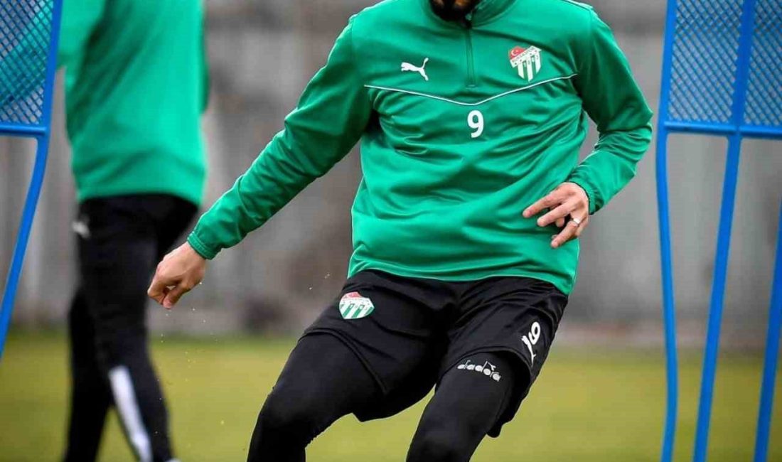 Bursaspor, sahasında Ergene Velimeşe Spor ile oynayacağı maçın hazırlıklarına öğle
