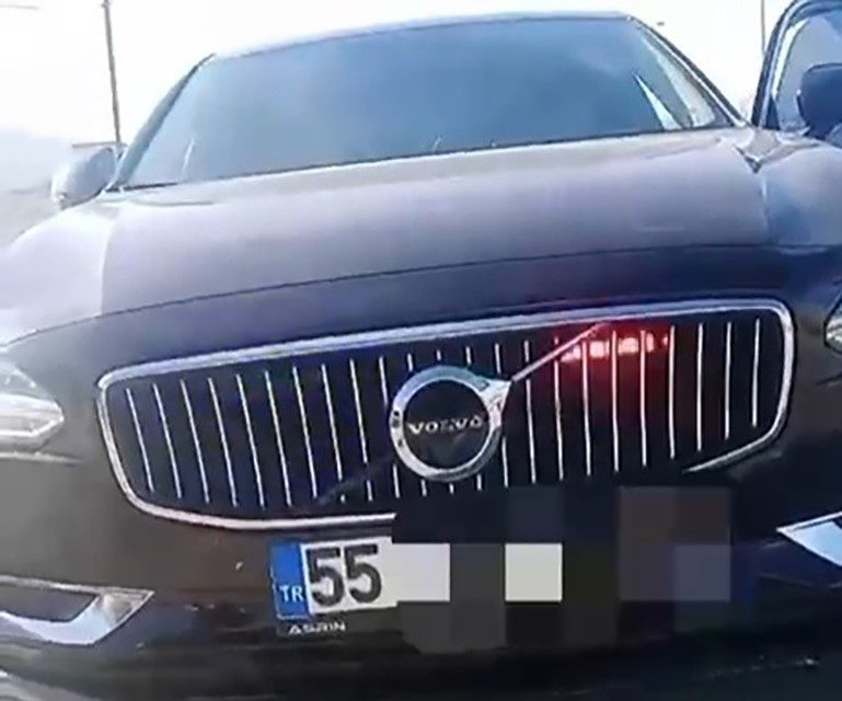 Samsun’da aracında yetkisiz çakar lamba kullanan sürücü ve ruhsat sahibine