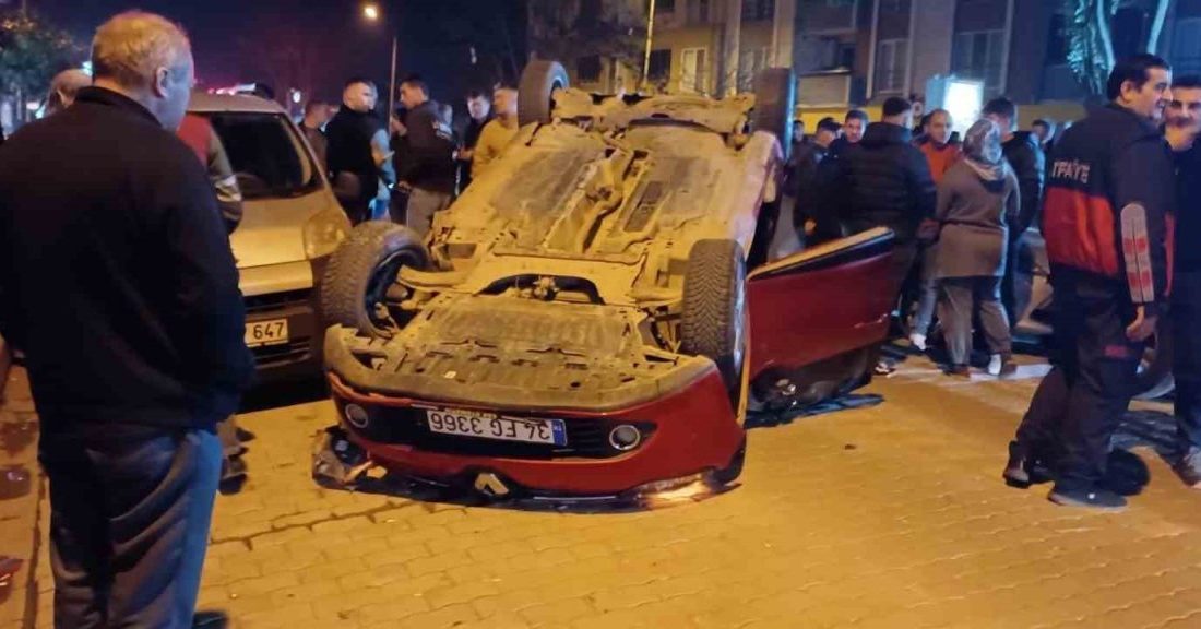 Çanakkale’nin Çan ilçesinde park halindeki araca çarparak takla atan otomobilin