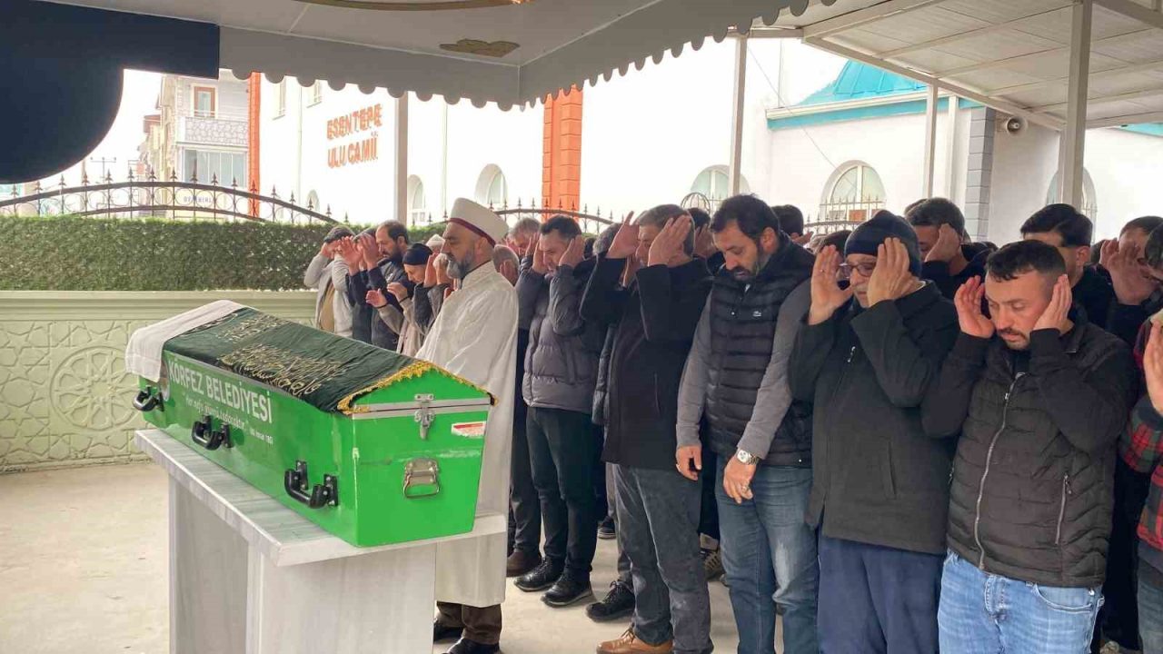 TEM Otoyolu’nun Kocaeli geçişinde bariyerlere çarparak takla atan cipten fırlayarak