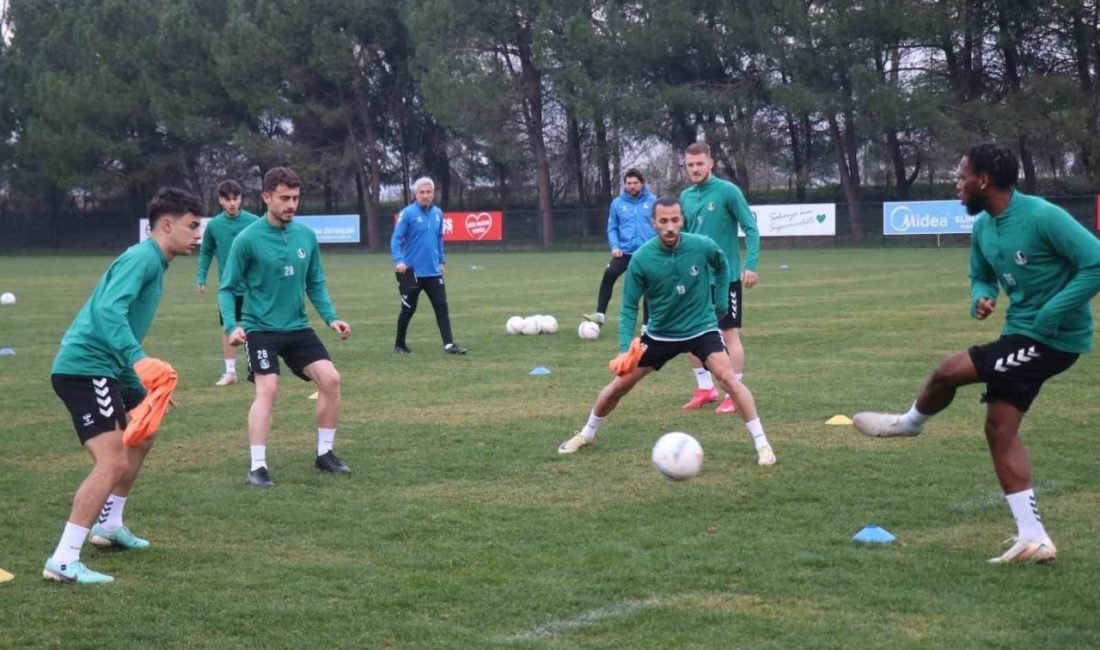Sakaryaspor Başkanı Cumhur Genç, ligdeki durumlarıyla ilgili yaptığı açıklamada, "Bizim