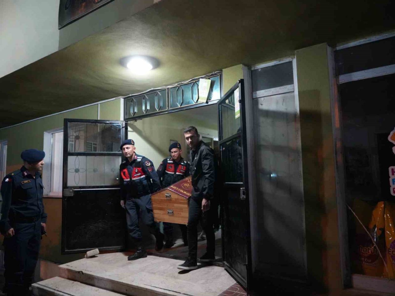 Kastamonu’da boşanma aşamasındaki eşini evde beylik tabancasıyla vurarak öldüren polis