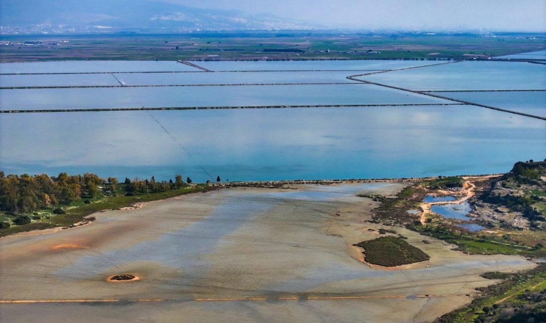 Kütahya sınırlarındaki Murat Dağı’ndan doğan Gediz Nehri, Uşak, Manisa ve
