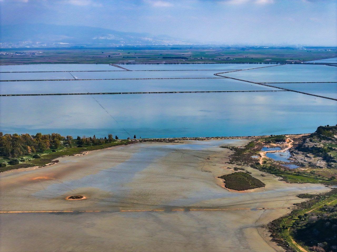 Kütahya sınırlarındaki Murat Dağı’ndan doğan Gediz Nehri, Uşak, Manisa ve
