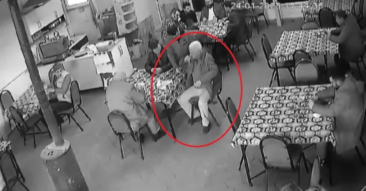 Bursa’nın Gürsu ilçesinde, iş çıkışında çay içmek için gittiği kahvede
