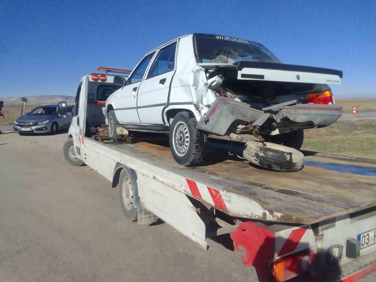 Afyonkarahisar’da iki otomobilin çarpışması sonucu yaşanan trafik kazasında sürücüler yaralandı.