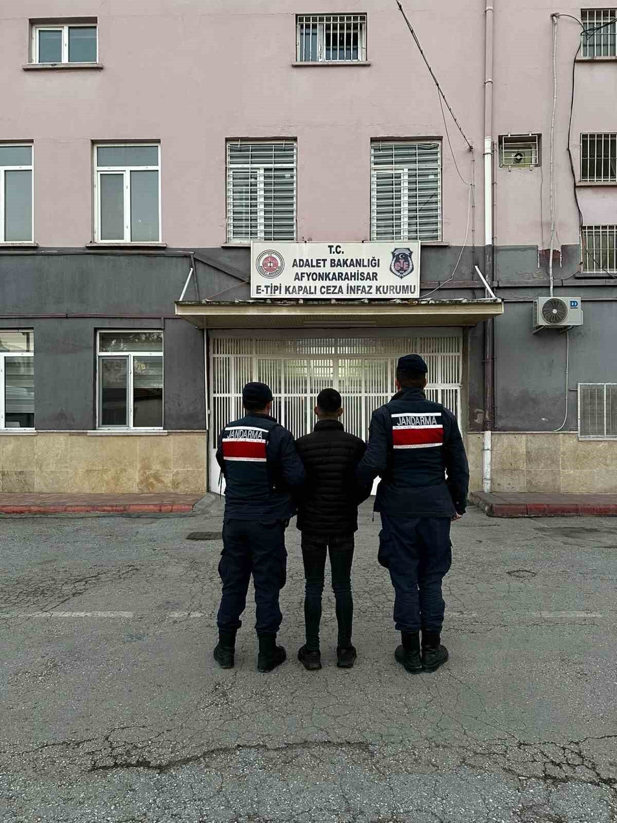 Afyonkarahisar’da haklarında kesinleşmiş hapis cezası bulunan 3 hükümlü yakalandı. İl