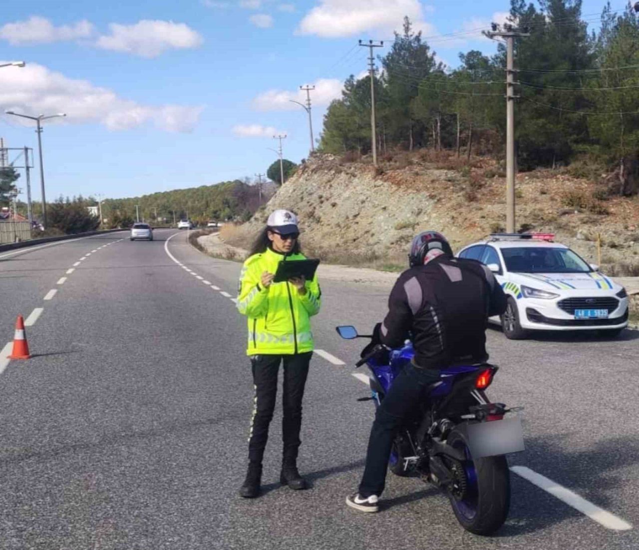 Muğla İl Emniyet Müdürlüğü trafik ekipleri, motosiklet sürücülerine yönelik kapsamlı