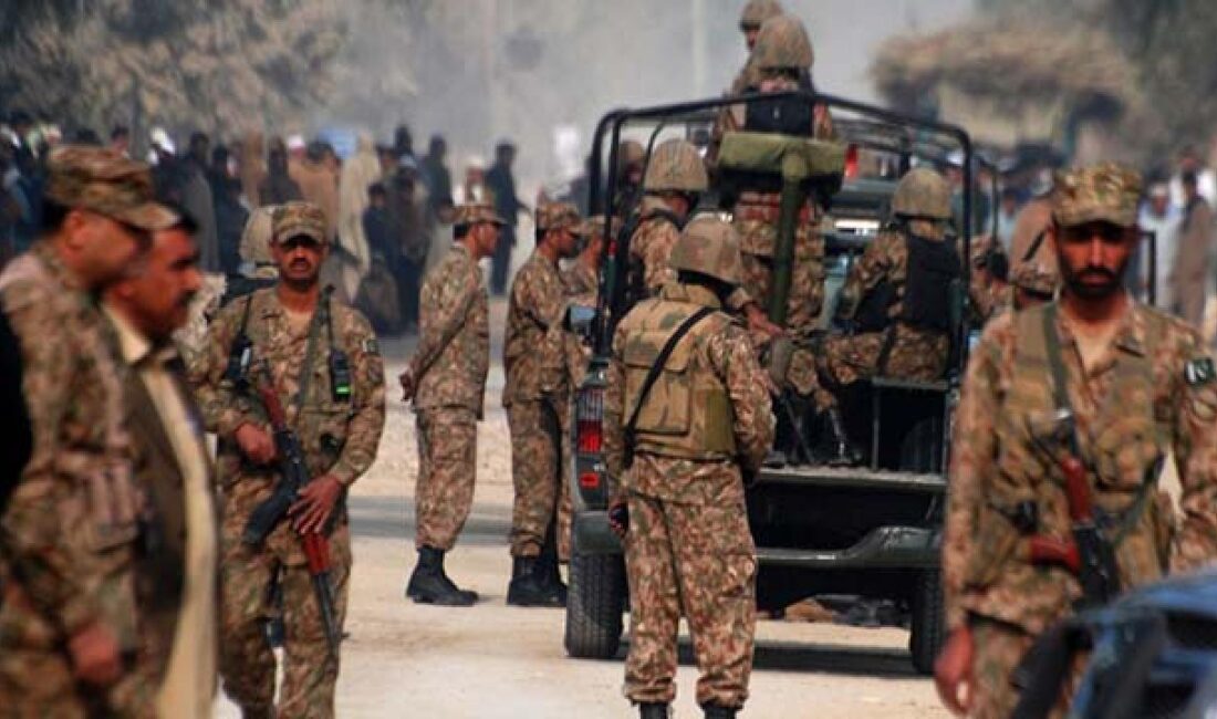 Pakistan’da 27 terörist etkisiz hale getirildi Pakistan’da ordu tarafından düzenlenen baskında 27 terörist etkisiz hale getirildi.
